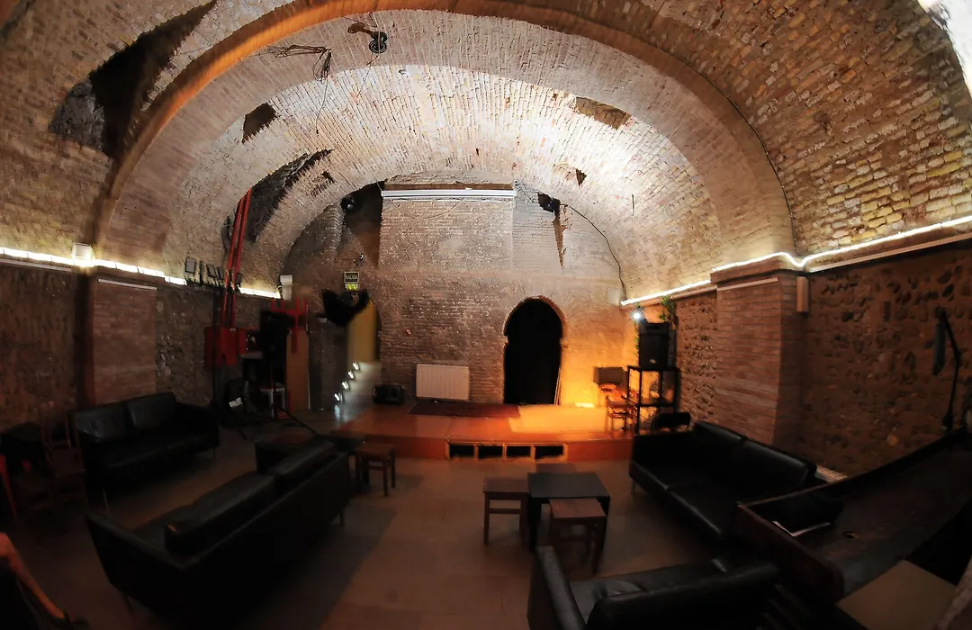 Be Zaragoza Hostel-1