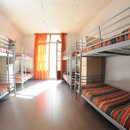 Be Zaragoza Hostel-3